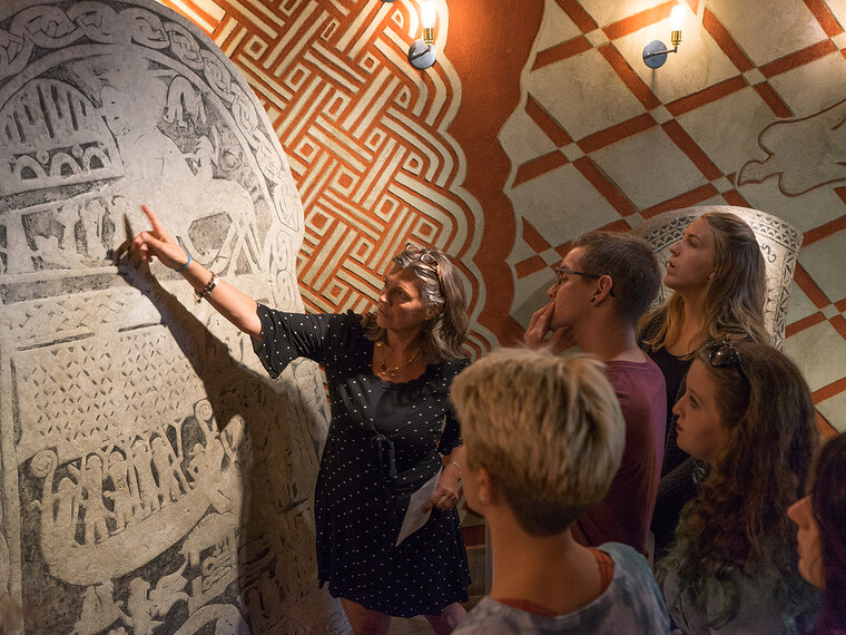 dis_Power of Women in the Viking Age_summer Power of Women in the Viking Age